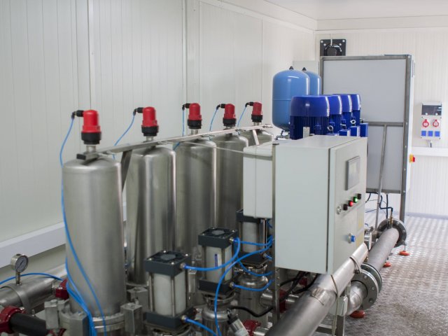 17. Stacja podnoszenia ciśnienia - zestaw filtracyjny wody technologicznej